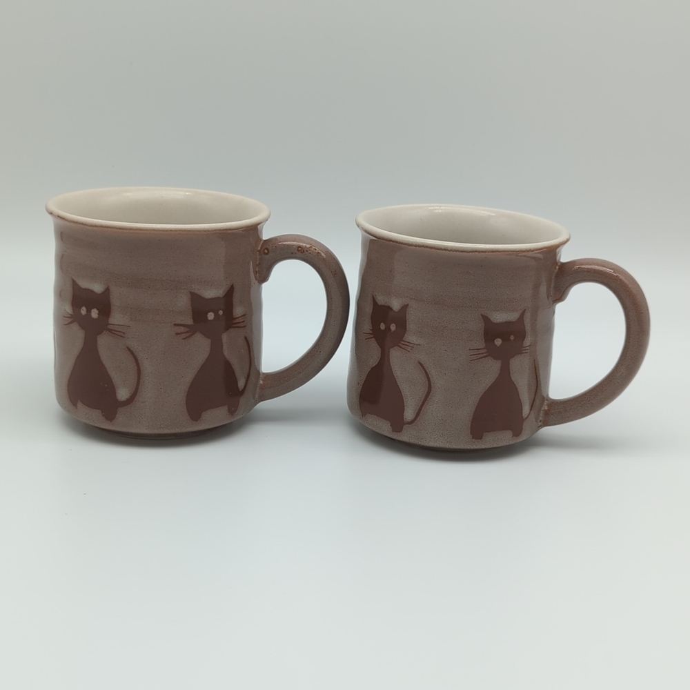 Pair of glazed pottery ceramic cat coffee/tea mugs